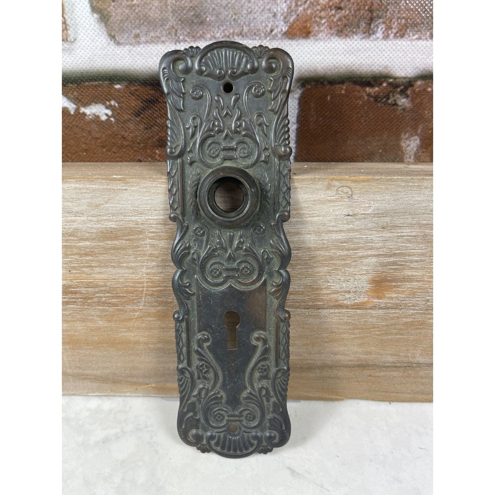 Antique Style Ornate Metal Door Backplate Keyhole Salvage 7.5 in x 2 in